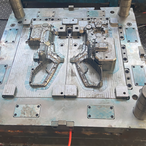 Custom Plastic Injection Tooling Mold for Overmolding Electric Tools Suppliers2